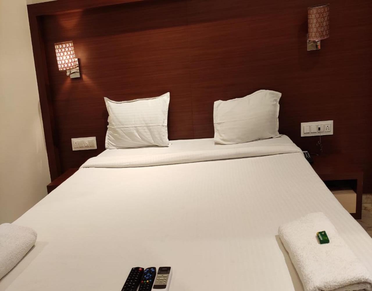 Fabhotel Spring Inn - Nr Borivali Station Malad Экстерьер фото