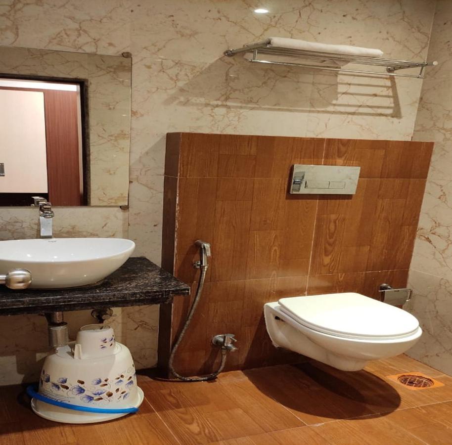 Fabhotel Spring Inn - Nr Borivali Station Malad Экстерьер фото
